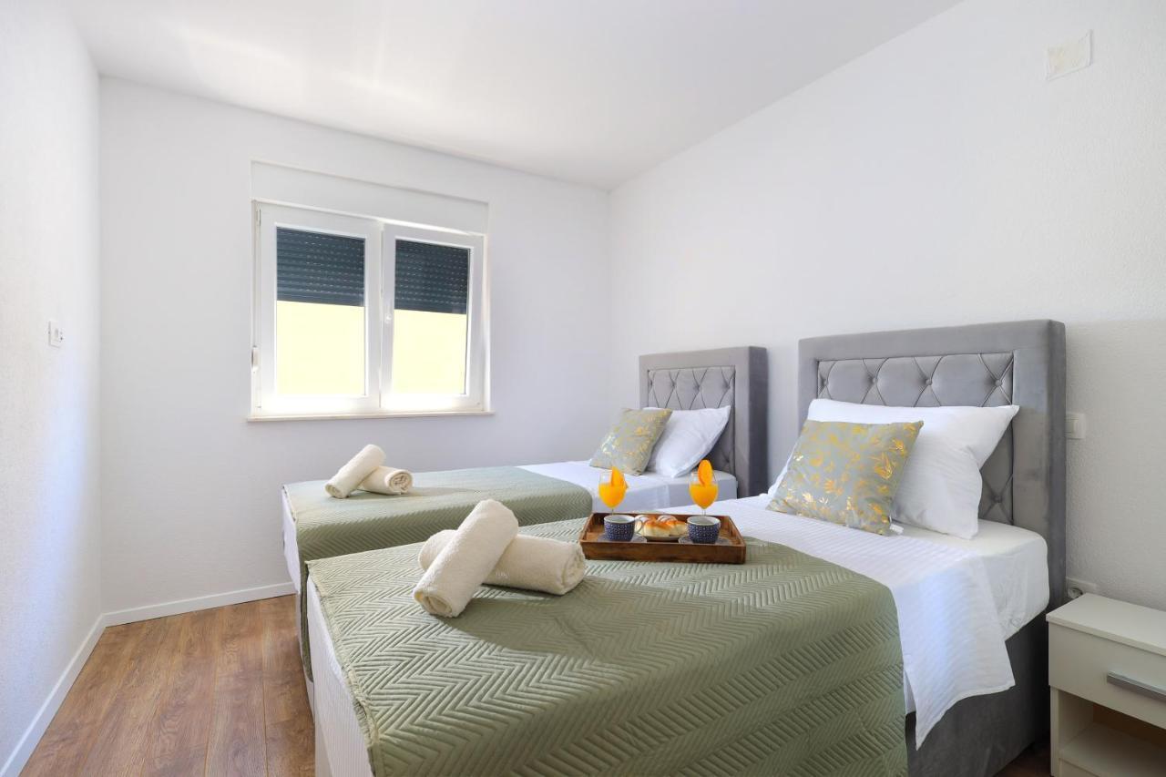 Bonaca Apartments With Terrace And Private Parking Kastela Exterior photo